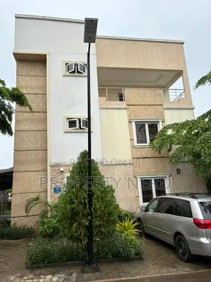 Photo - 6bdrm Duplex in Apo District for rent