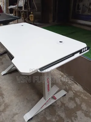 The Ossiblaco Electric Adjustable Desk 1.6 Meter