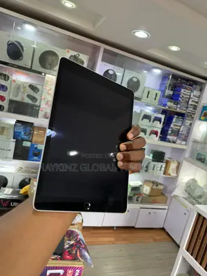 Apple iPad 9.7 64 GB Gray