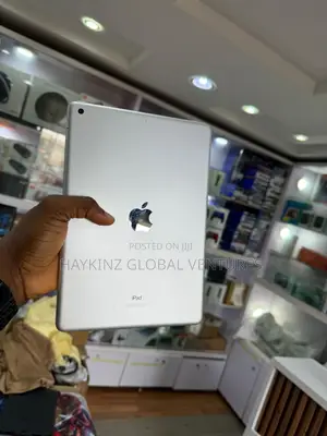 Apple iPad 9.7 64 GB Gray