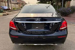 Mercedes-Benz E300 4Matic AWD Sedan (2.0L 4cyl 9A) 2017 Blue