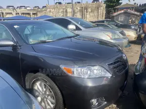 Toyota Camry XLE 4dr Sedan (2.5L 4cyl 6A) 2011 Gray