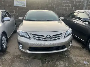 Toyota Corolla LE 4dr Sedan (1.8L 4cyl 4A) 2010 Gold