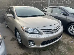 Toyota Corolla LE 4dr Sedan (1.8L 4cyl 4A) 2010 Gold