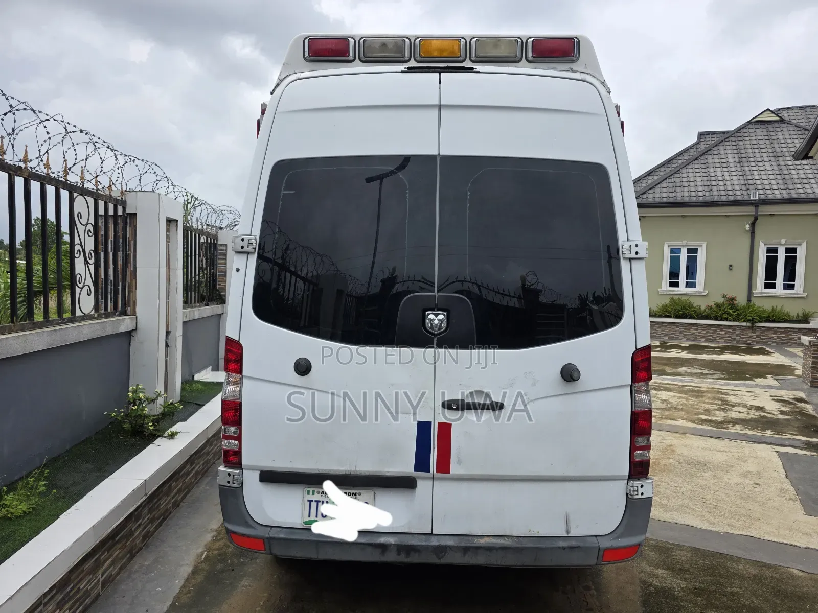 Dodge B3500 2011 White