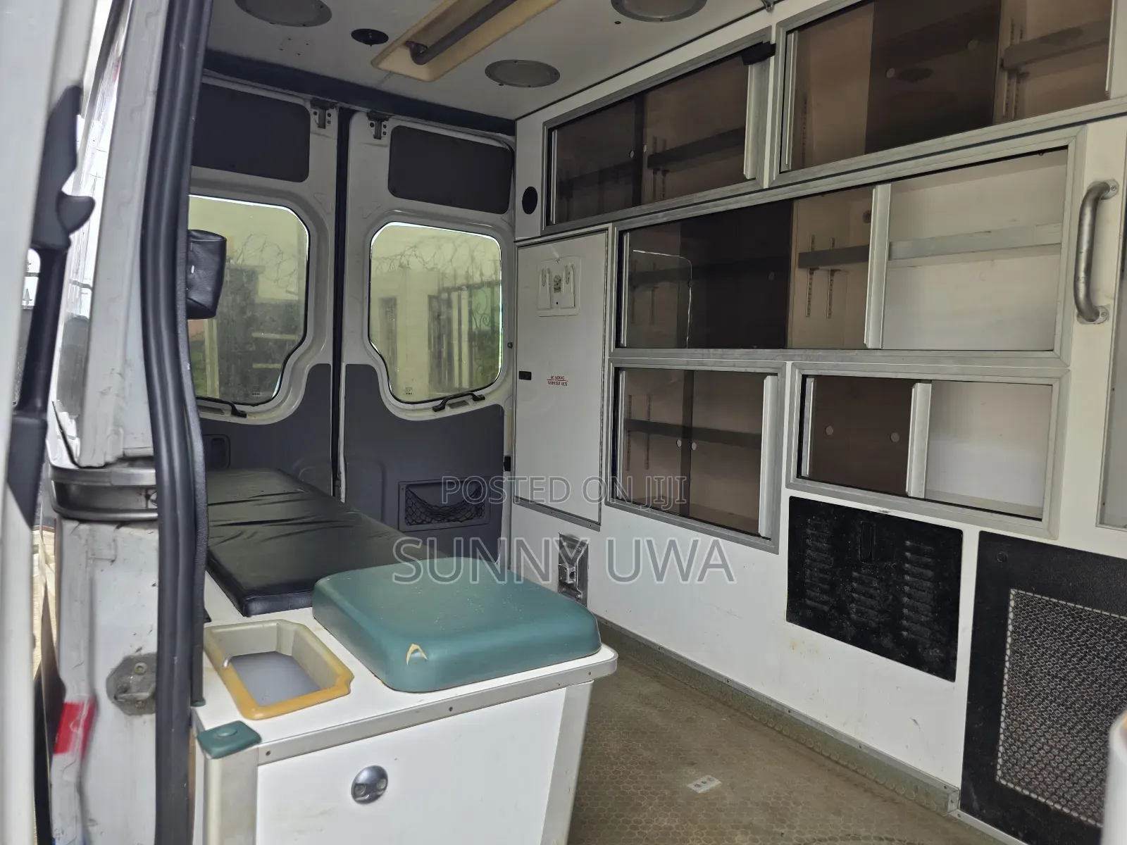 Dodge B3500 2011 White