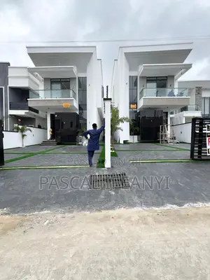 5bdrm House in Lekki for sale