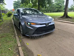 Toyota Corolla LE 2021 Blue