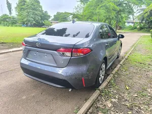Toyota Corolla LE 2021 Blue