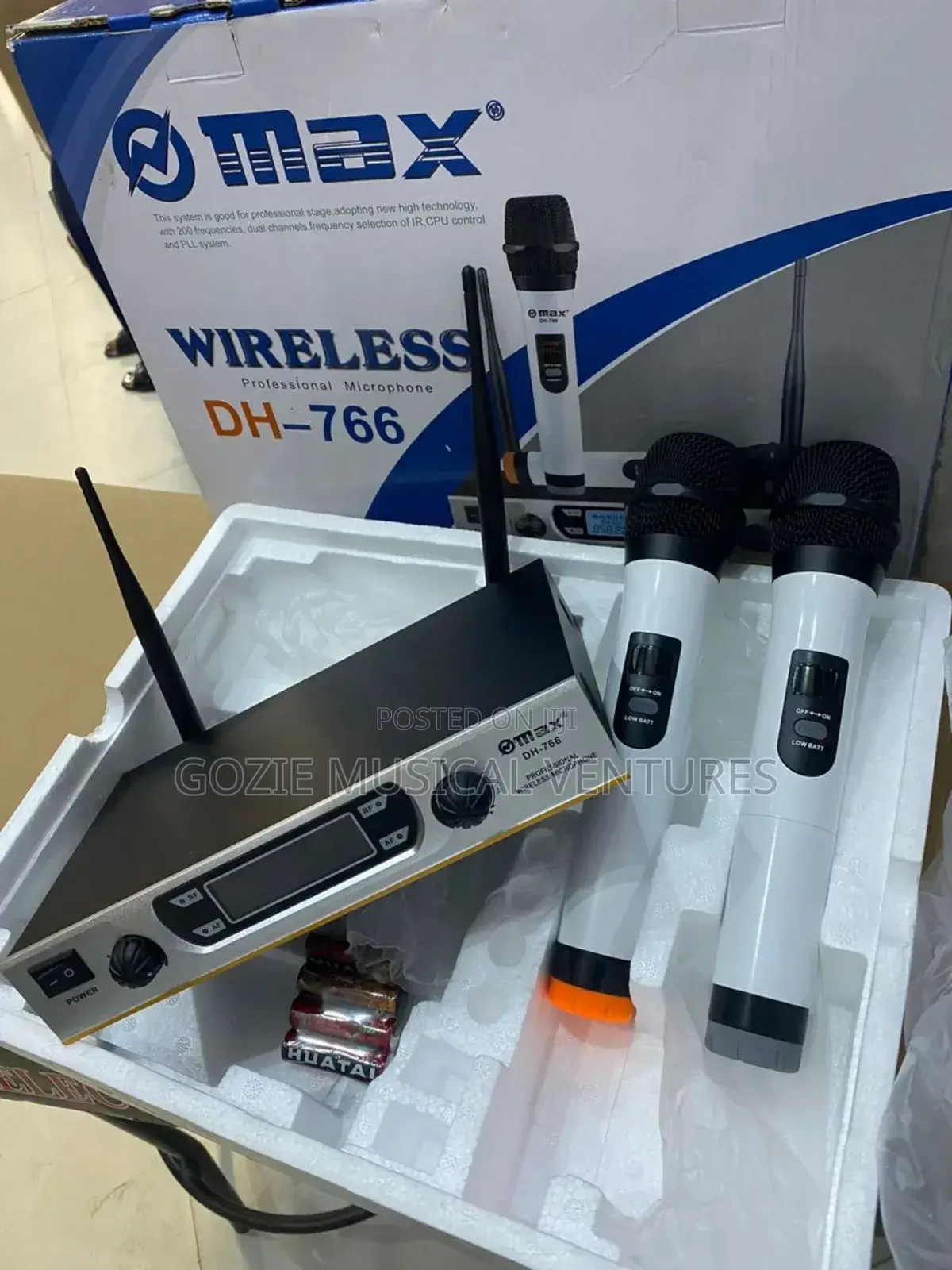 Max D766 Professional Wireless Microphone