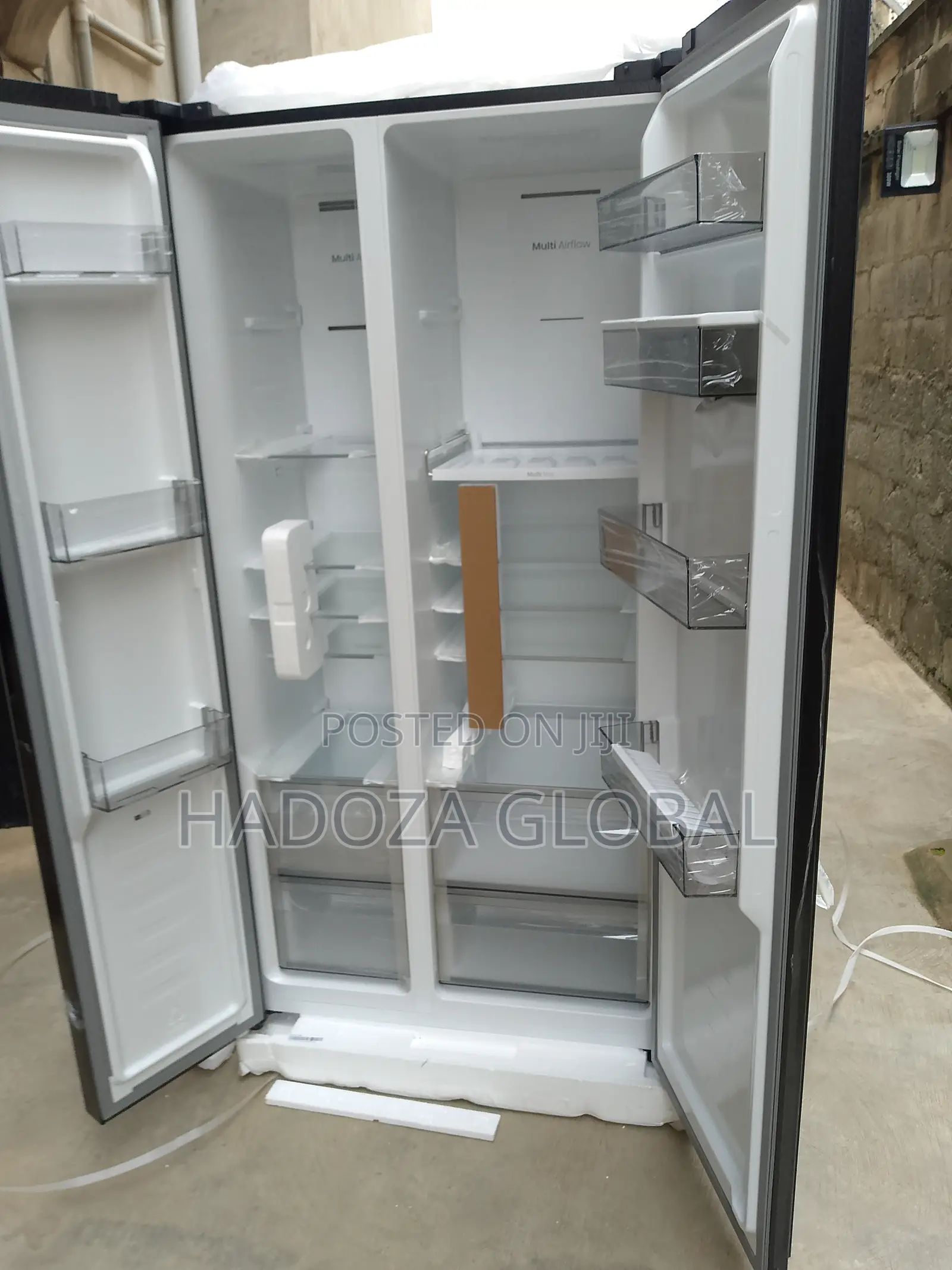 Refrigerator + Water Dispenser - Hisense 529 L Side By Side