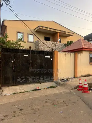 3bdrm Block of Flats in Magodo Phase, Ikeja for sale