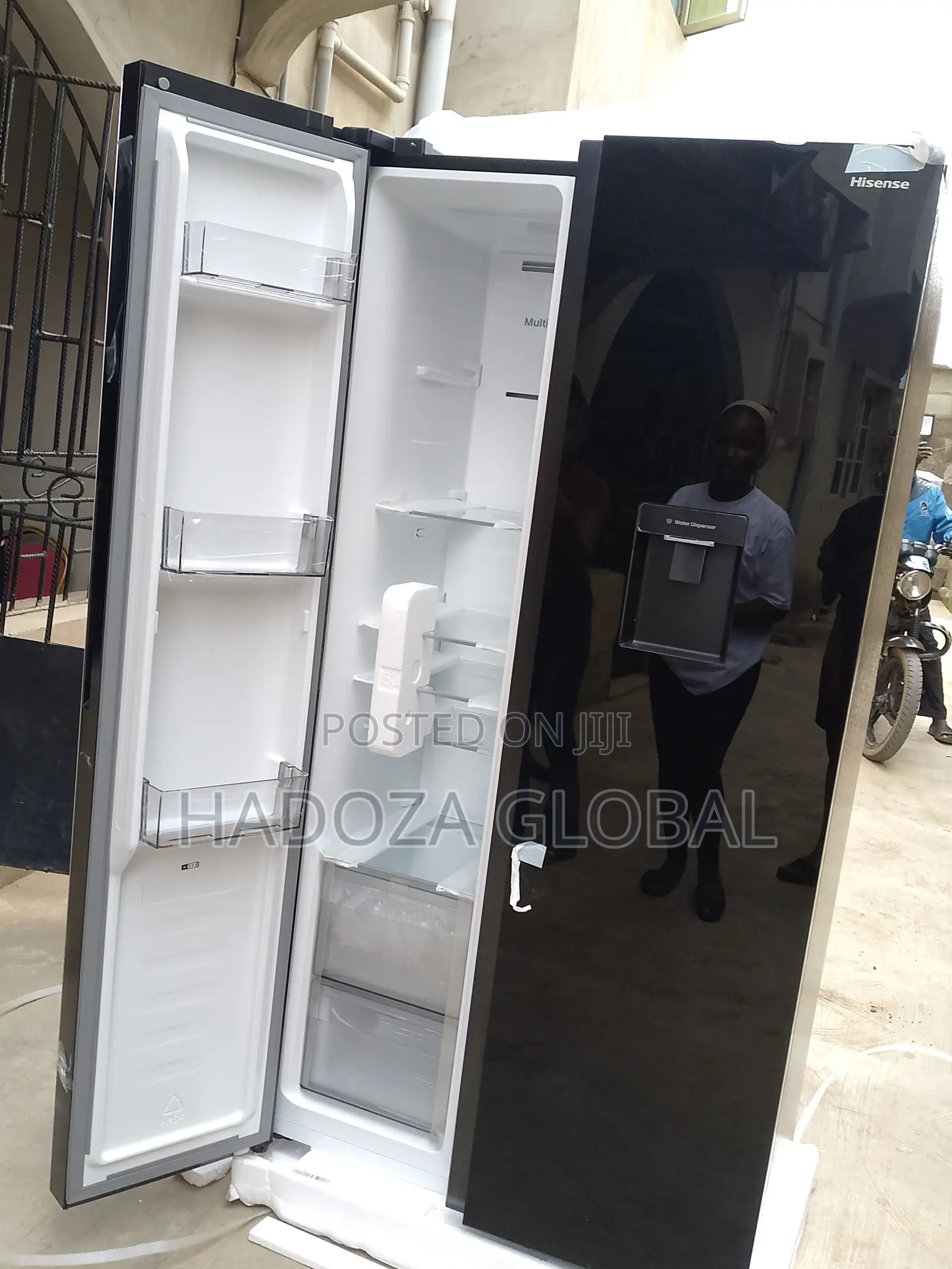 592l Capacity Hisense Two Door Refrigerator &Water Dispenser
