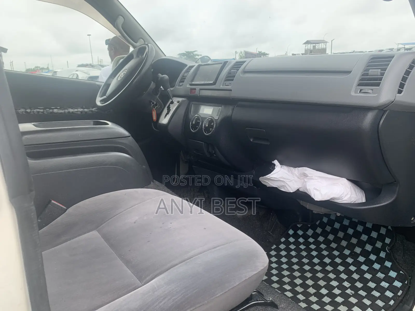 Toyota HiAce 2010 White
