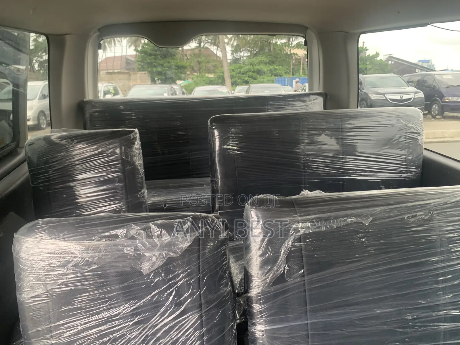 Toyota HiAce 2010 White