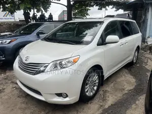 Toyota Sienna Limited Premium 7 Passenger (3.5L 6cyl 8A) 2016 White