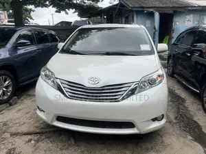 Toyota Sienna Limited Premium 7 Passenger (3.5L 6cyl 8A) 2016 White