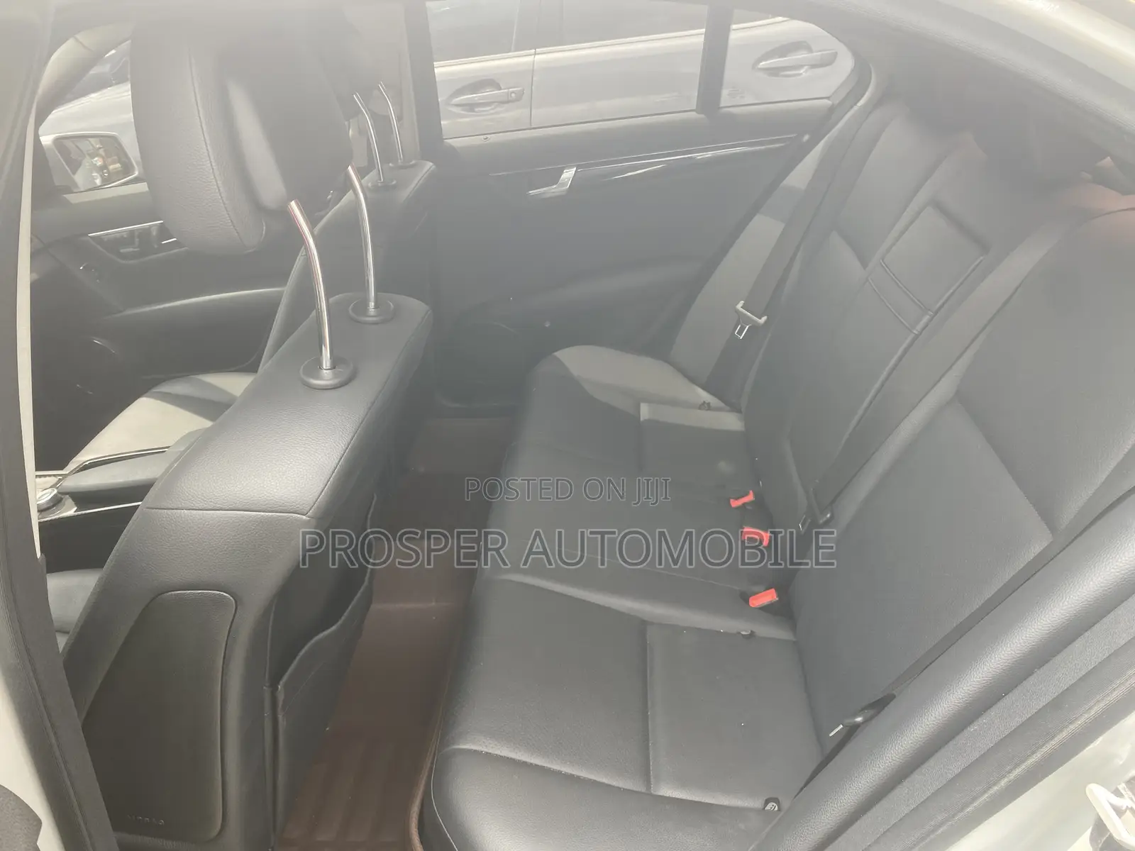 Mercedes-Benz C200 2011 Silver