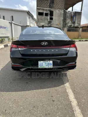 Hyundai Elantra HEV 2022 Black