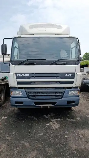 Super Clean Foreign Used Daf 75 Cf Truck Container Body