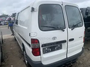 Toyota Grand HiAce 2005 White