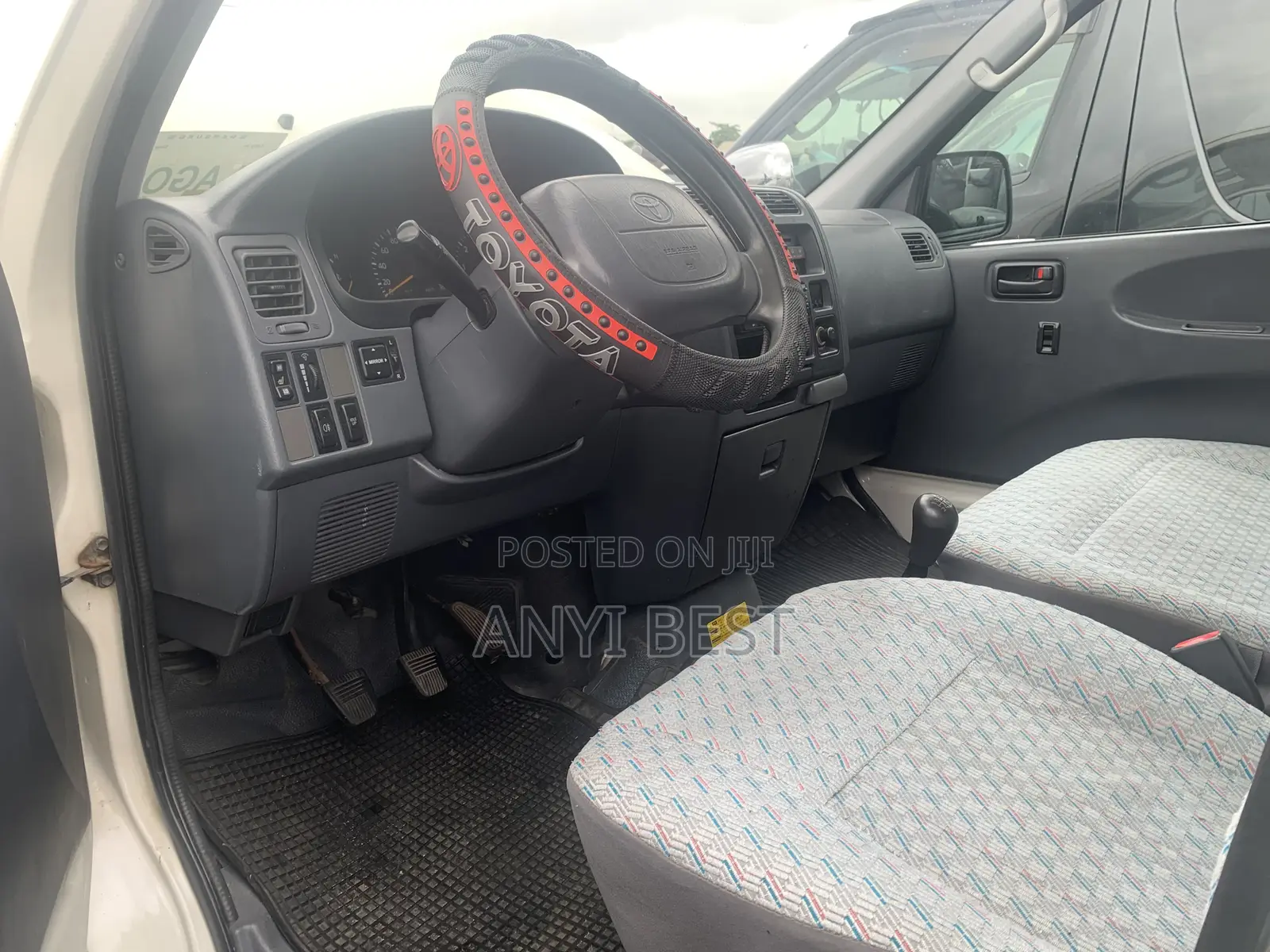 Toyota Grand HiAce 2005 White