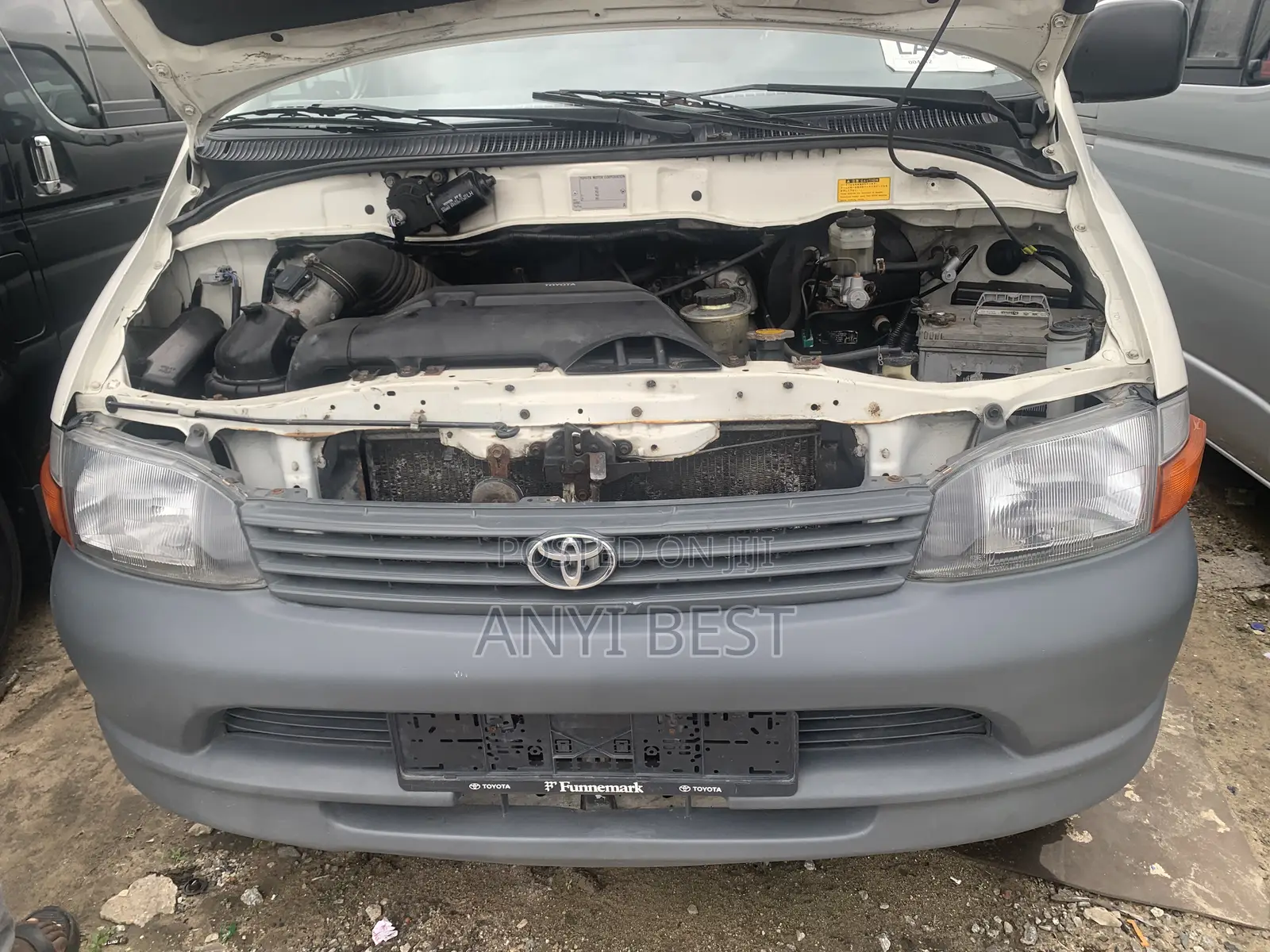 Toyota Grand HiAce 2005 White