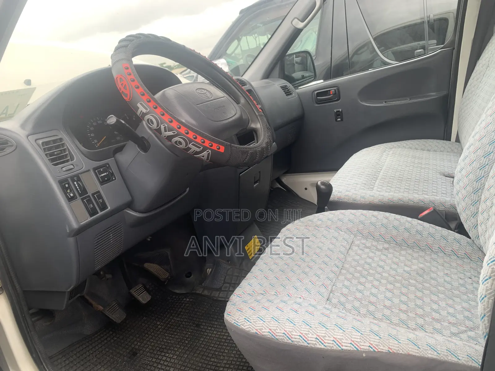 Toyota Grand HiAce 2005 White