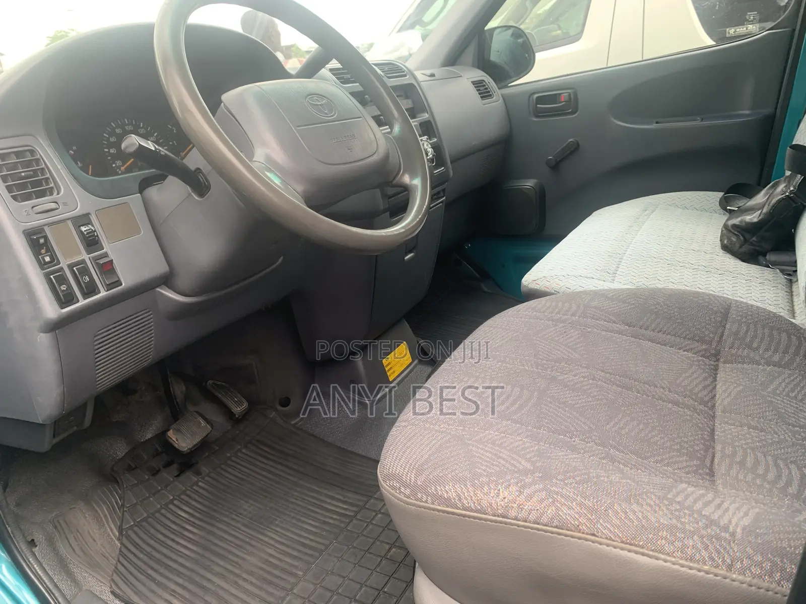Toyota Grand HiAce 2002 Green