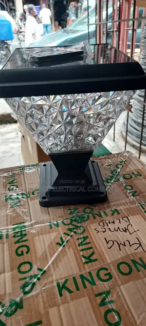 Solar Powered Pillar / Fence Light With Three Colours
