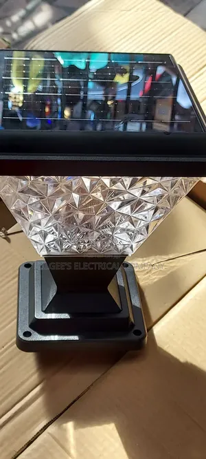 Solar Powered Pillar / Fence Light With Three Colours