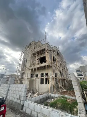 4bdrm Duplex in Lifecamp for sale