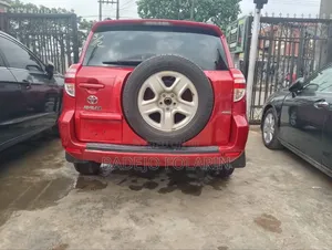 Toyota RAV4 2.5 2012 Red
