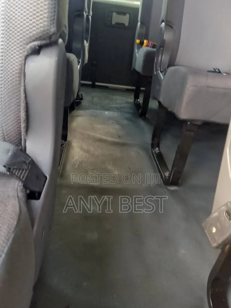 Toyota HiAce 2021 White
