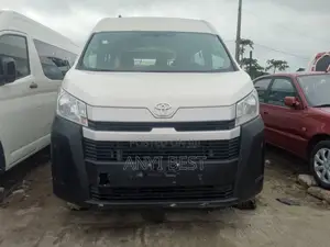 Toyota HiAce 2021 White