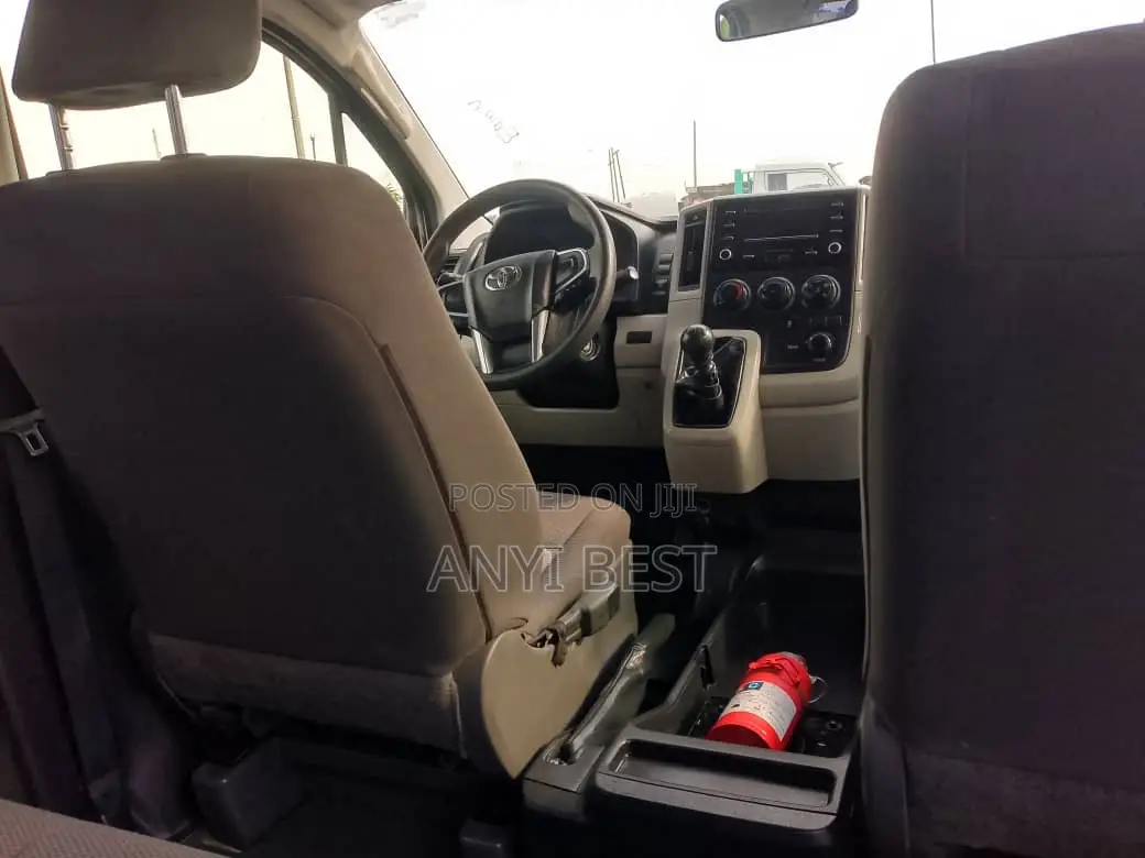 Toyota HiAce 2021 White
