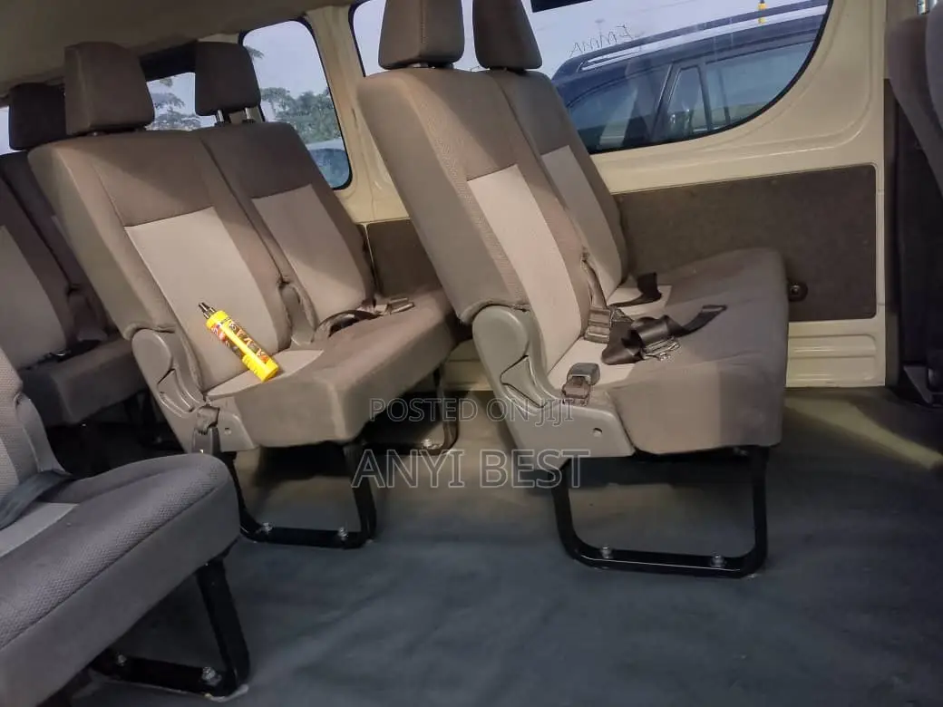 Toyota HiAce 2021 White