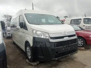 Toyota HiAce 2021 White