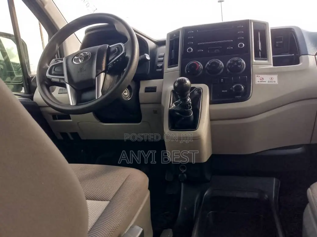 Toyota HiAce 2021 White