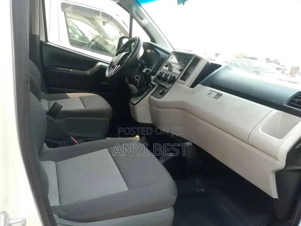 Toyota HiAce 2021 White