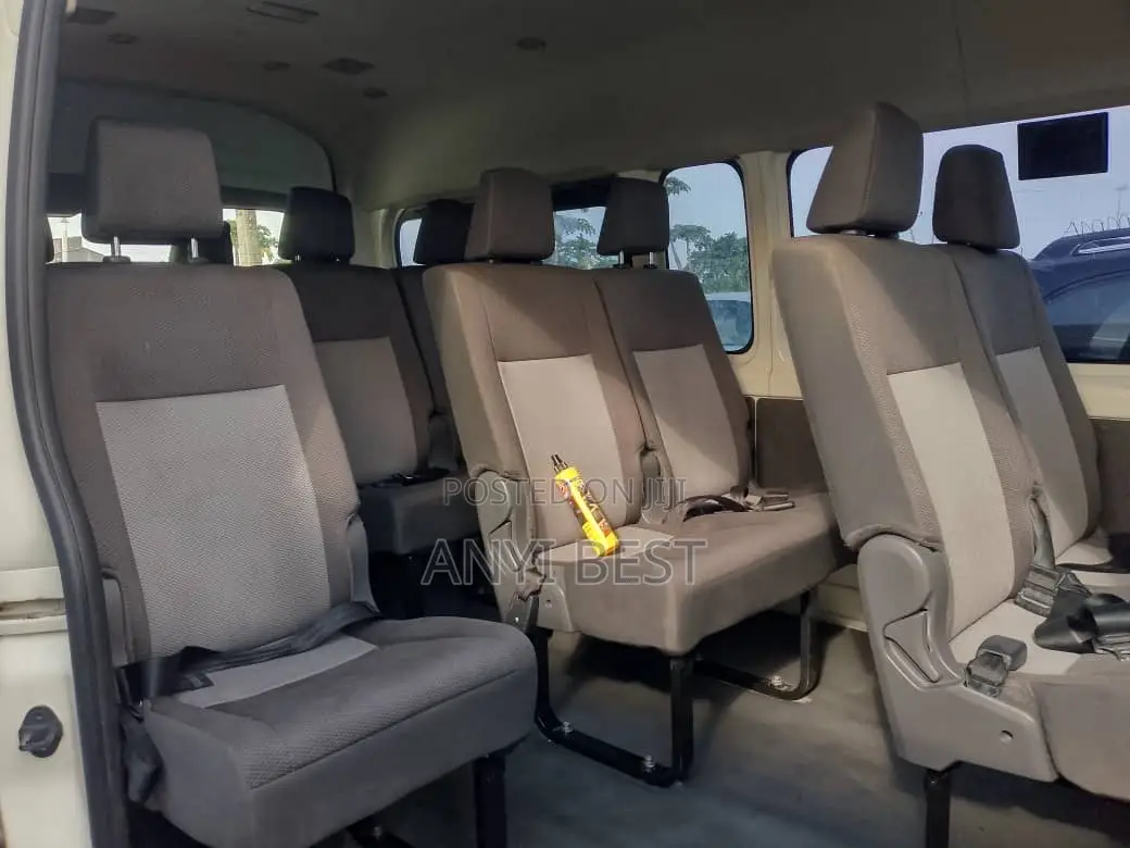 Toyota HiAce 2021 White