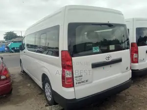 Toyota HiAce 2021 White