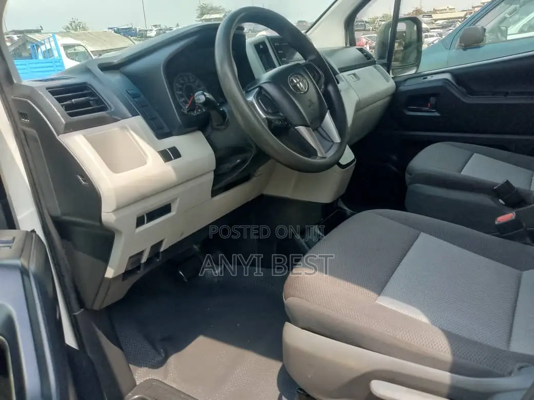 Toyota HiAce 2021 White