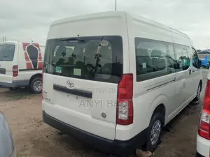Toyota HiAce 2021 White