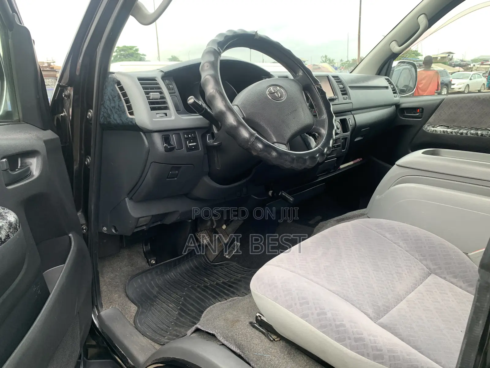 Toyota HiAce 2012 Black