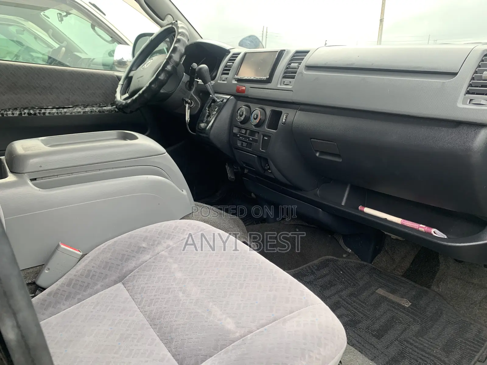 Toyota HiAce 2012 Black