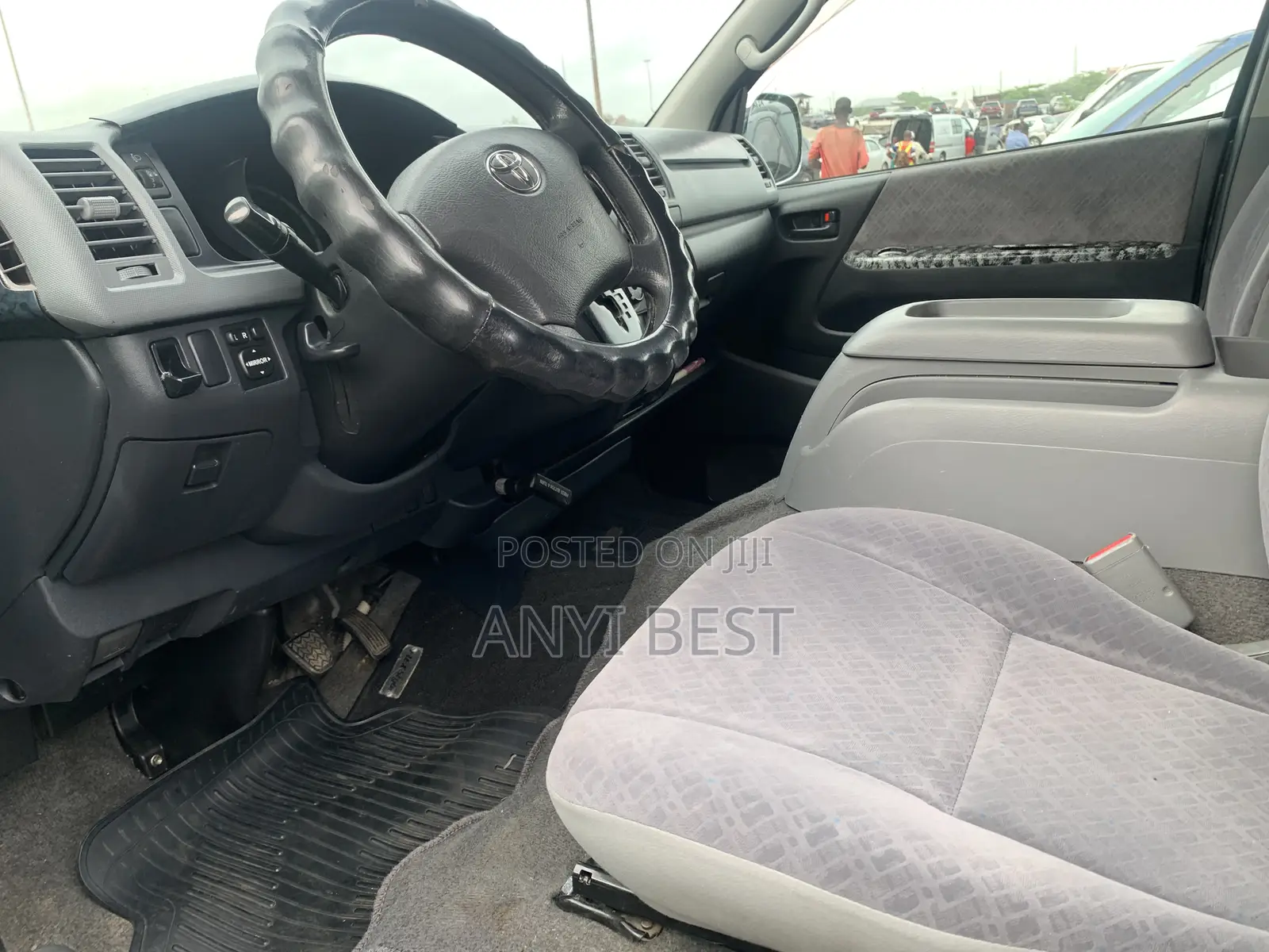 Toyota HiAce 2012 Black