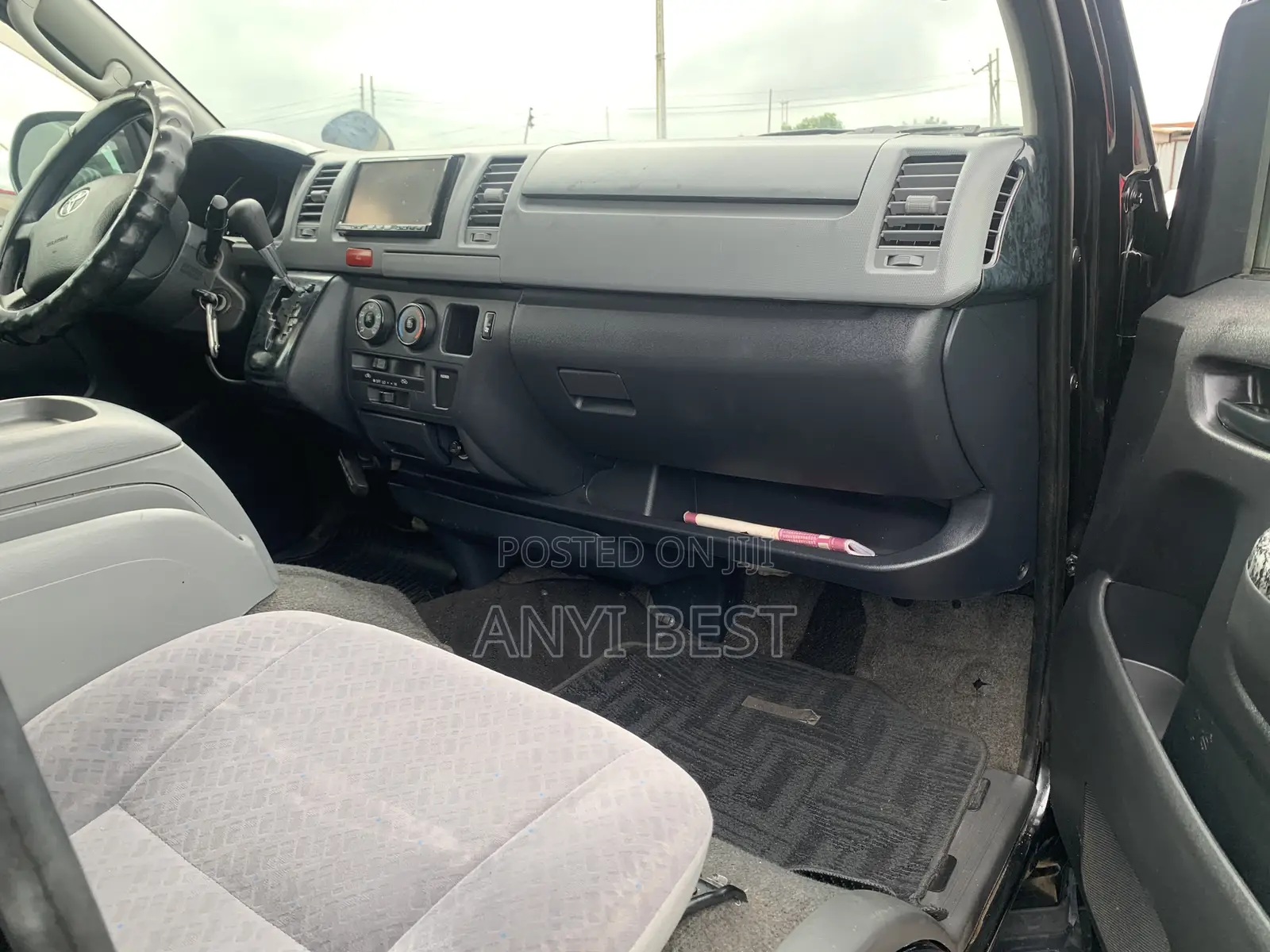 Toyota HiAce 2012 Black
