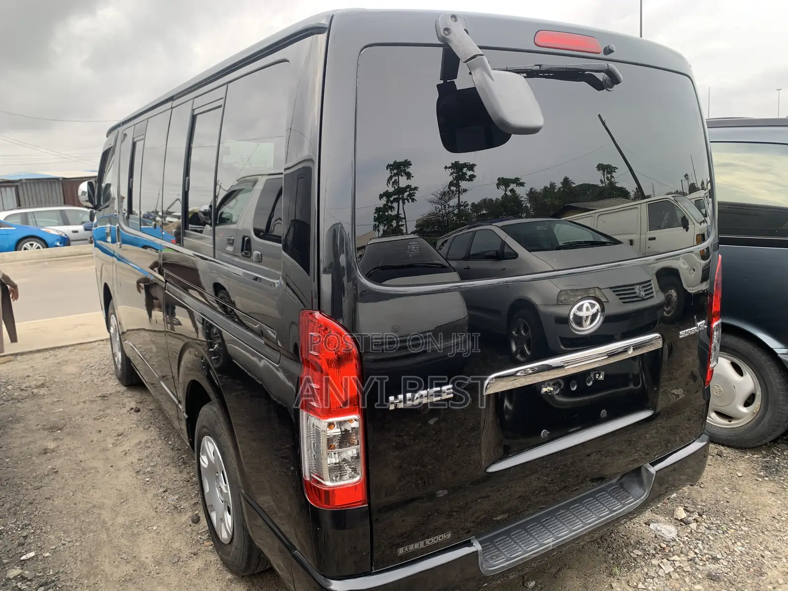 Toyota HiAce 2012 Black