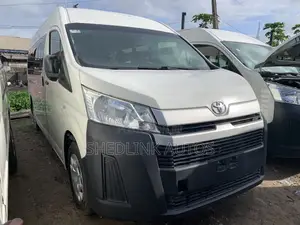 Toyota HiAce 2019 White